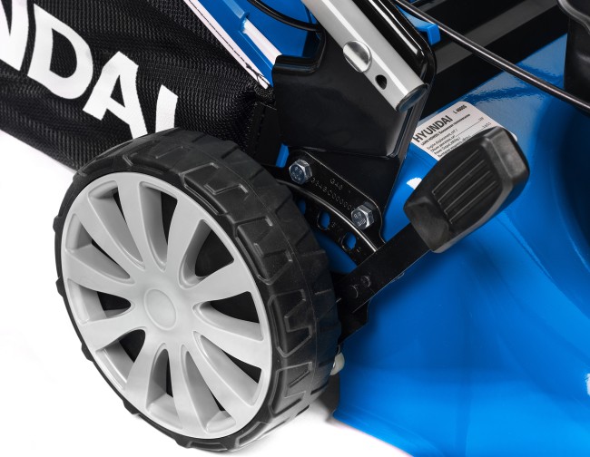 Бензиновая газонокосилка HYUNDAI L 4600S Бензиновая газонокосилка HYUNDAI L 4600S